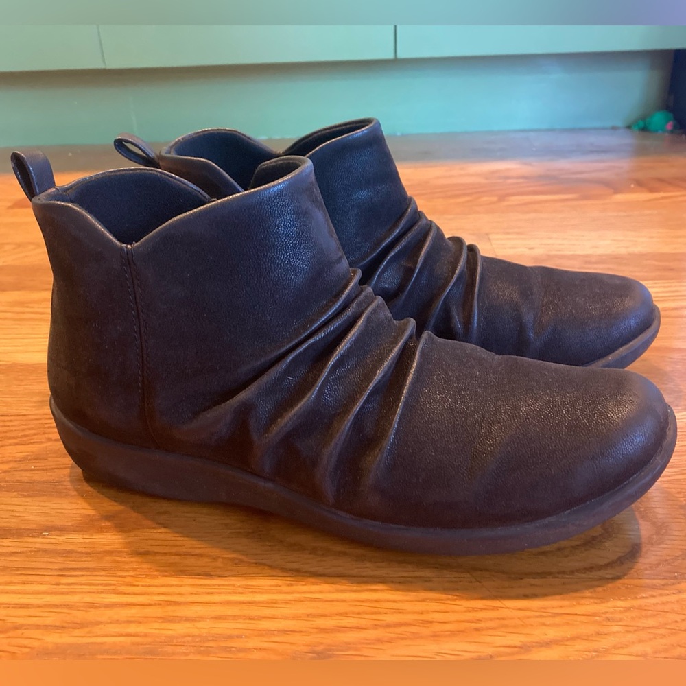 Clarks ankle boots 9.5 wide
